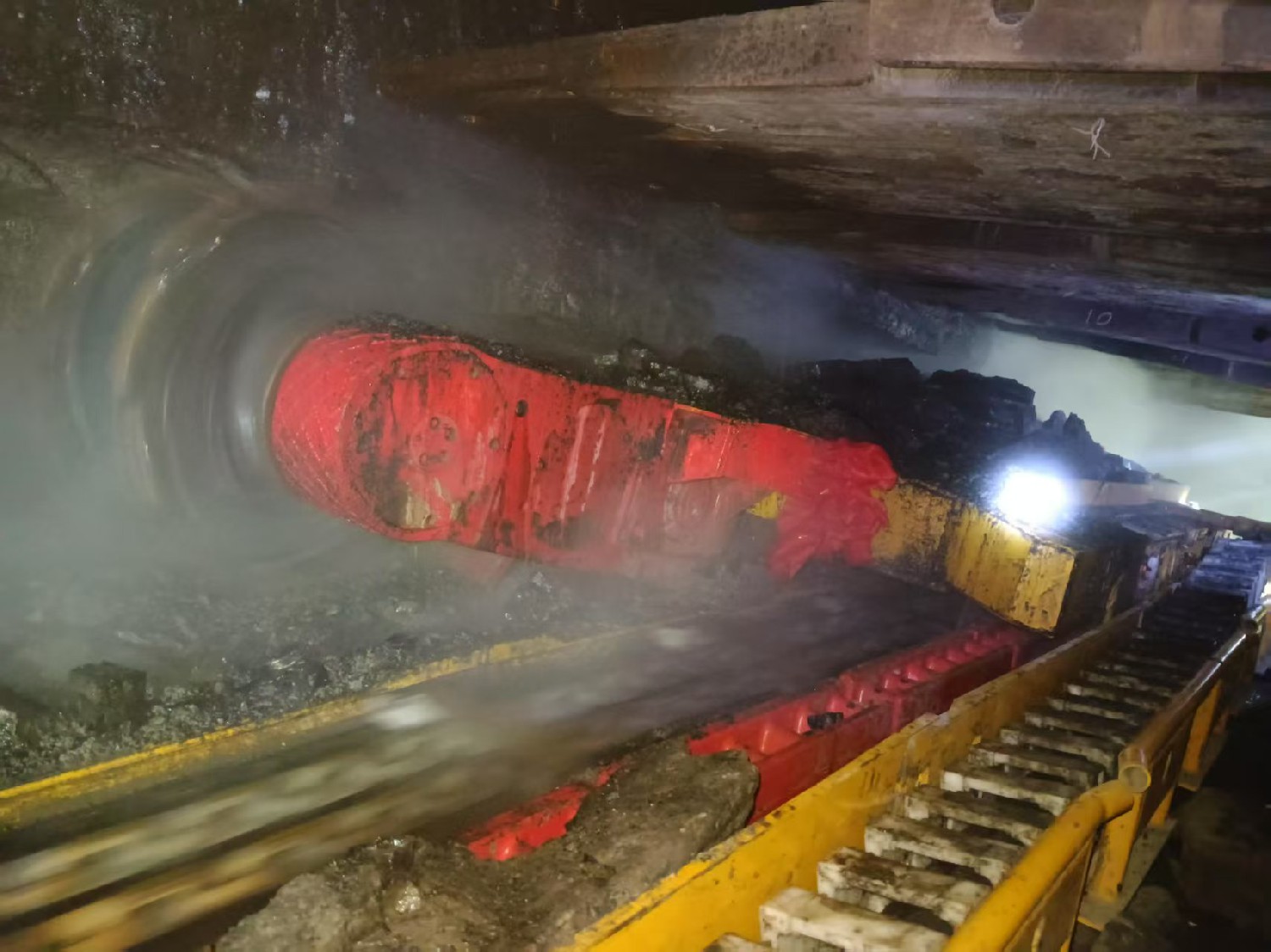 金達(dá)煤礦薄煤層綜采工作面實(shí)現(xiàn)試生產(chǎn)