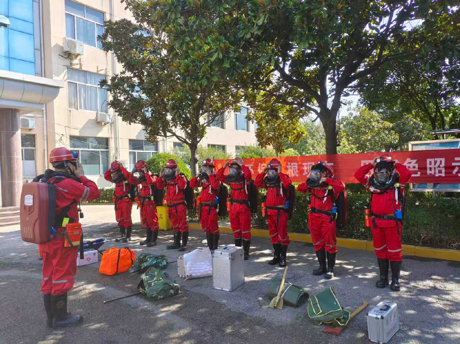 金達(dá)煤礦兼職救援隊(duì)通過國(guó)家礦山安全監(jiān)察局山東局達(dá)標(biāo)驗(yàn)收