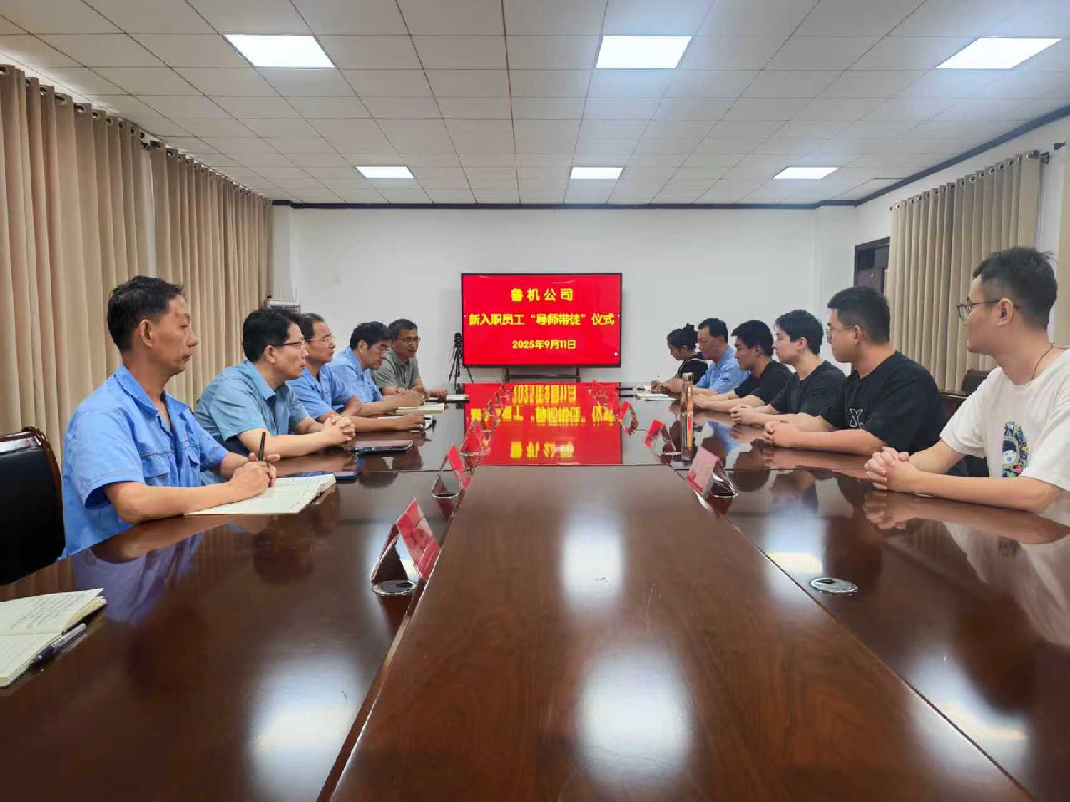 魯機公司舉行“導師帶徒”簽約儀式