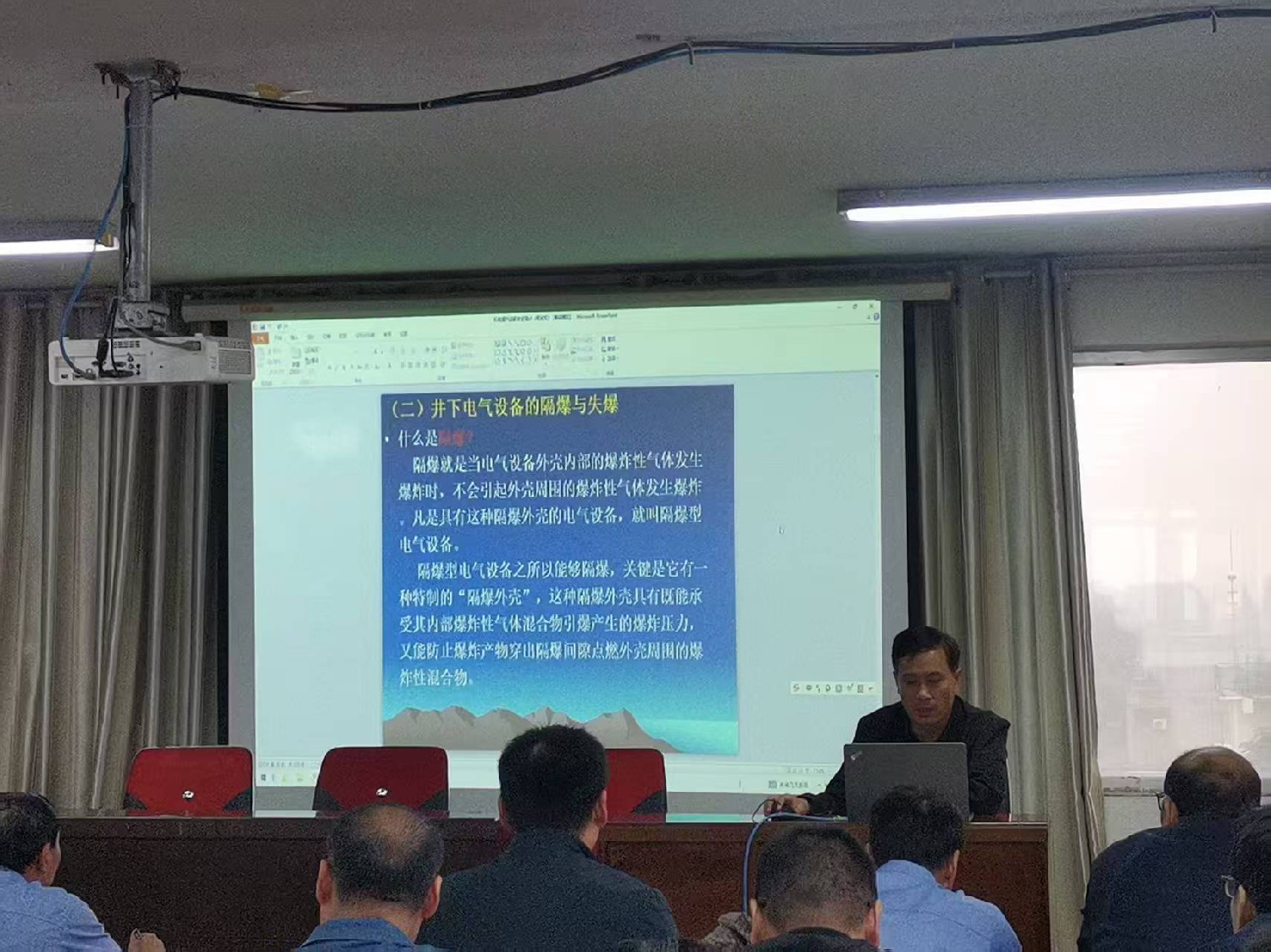 東大煤礦開展機電維修人員專項培訓